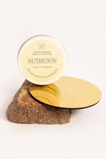 Sérum nutritivo, para el pelo y las uñas realizado con un mix de mantecas vegetales, de Hibisco, $447, @tienda.hibisco
