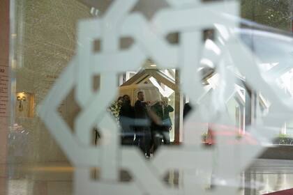 Servicio fúnebre de Aga Khan en Portugal antes de su entierro privado en Egipto