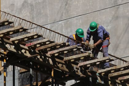 Servicios, construcción y el comercio, los rubros que más prevén crear empleo