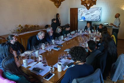 Sesión de cata del jurado del IWSC