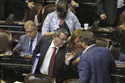 Germán Martínez, Tolosa Paz y Leandro Santoro en la sesión en la Cámara de Diputados por el acuerdo con el FMI