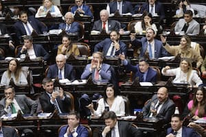 Sesión en la Cámara de Diputados por la Ley Bases