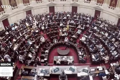 Sesión maratónica en la cámara de Diputados para tratar la Ley ómnibus