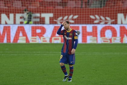 Para Messi, el partido con Sevilla fue un dolor de cabeza