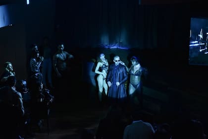 Muscari y su troupe, en Sex Virtual