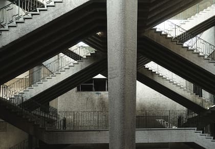 Sexto Panteón: las escaleras y su lógica terminan formando un laberinto