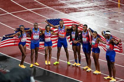 Sha'Carri y Lyles lideran relevos y Estados Unidos cierra el Mundial con oros en el 4x100