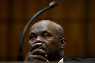 Exsubjefe policial en Sudáfrica es acusado de delitos sexuales
