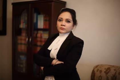 Shagufta Ahmed vestida para la corte