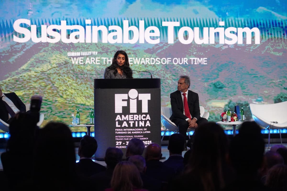 Shaikha Nasser AI Nowais, secretaria general electa de Naciones Unidas Turismo, junto al secretario de Turismo, Ambiente y Deportes, Daniel Scioli