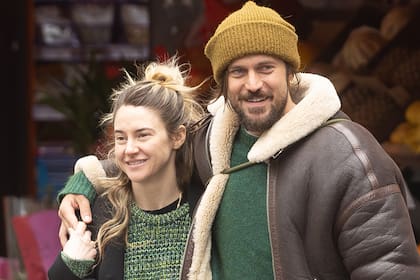 Shailene Woodley y el actor francés Lucas Bravo, conocido por su papel en Emily en París, son los protagonistas de un inesperado romance