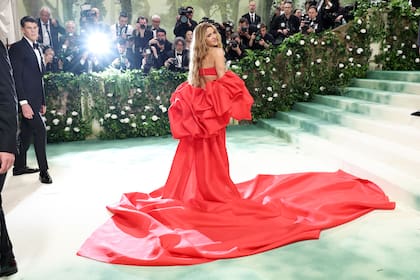 Shakira con un vestido de Carolina Herrera