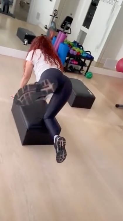 Shakira entrena en su gimnasio privado dentro de su casa