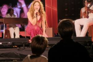 Shakira les cantó a sus hijos y emocionó a todos (Foto: @WolfAppetite en X)