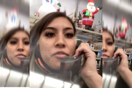 Shana decidió utilizar el altavoz del supermercado para renunciar y realizar acusaciones contra sus jefes y colegas