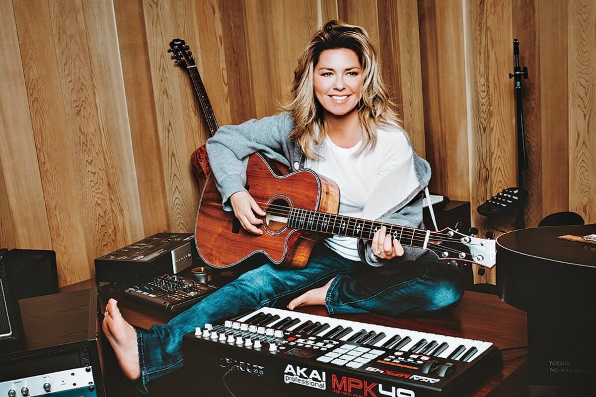 Shania Twain en el estudio de su casa en enero