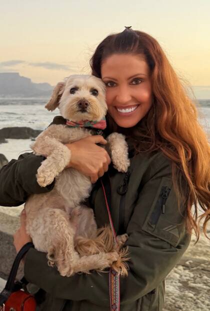 Shannon Elizabeth junto a una de sus mascotas