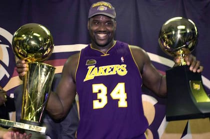O'Neal conquistó tres campeonatos de la NBA con los Lakers y uno con los Heat; fuera de su carrera deportiva, también tuvo éxito en los negocios