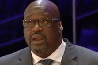 Shaquille O’Neal en la lucha libre: rompió dos mesas y terminó inconsciente