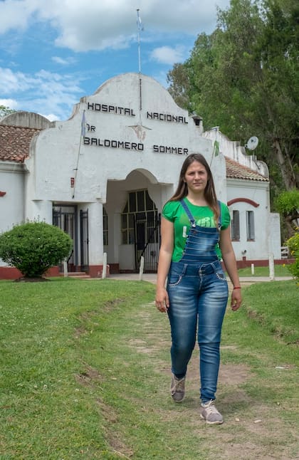 Sharon Falcón está en el último año del secundario; quiere estudiar para maestra y le encanta la actuación