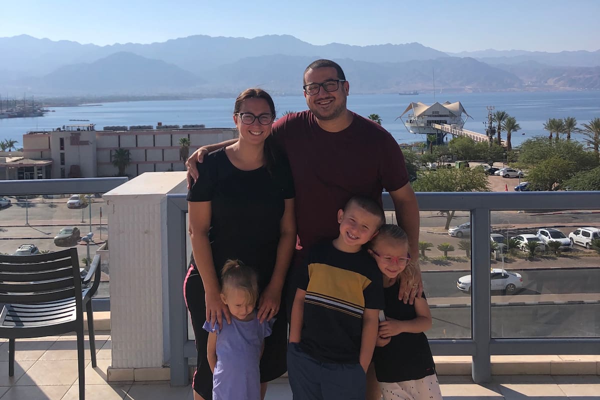 Sharon Isaack, de 34 años, vivía en Rosario junto a su marido, Martín Rubín, de 35, y sus tres hijos, y en marzo de este año se mudaron a Israel