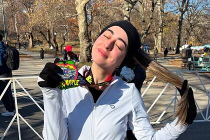 Sharon Mezler usa Freepik para crear un ávatar de inteligencia artificial de ella misma y retratarse en situaciones deseadas. Crédito: Sharon Mezler.