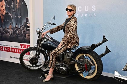 Sharon Stone desplegó todo su encanto y su magnetismo con un traje en animal print que no pasó desapercibido. Además, se animó a jugar al momento de posar para los fotógrafos