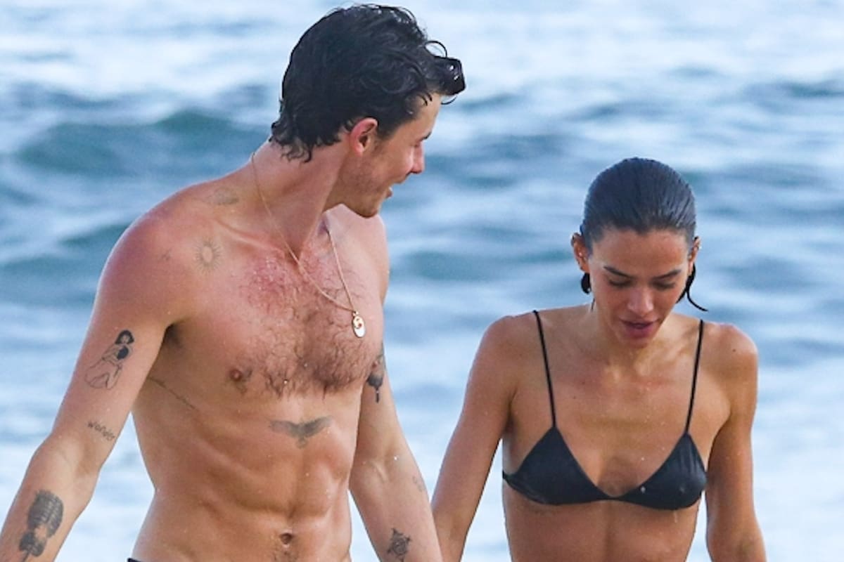 Shawn Mendes y su novia Bruna Marquezine disfrutaron del mar