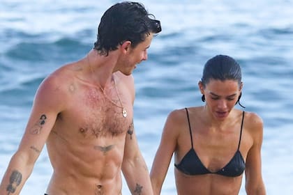 Shawn Mendes y su novia Bruna Marquezine disfrutaron del mar