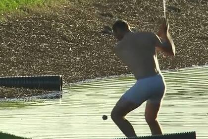 Shawn Stefani se sacó casi ropa la ropa para jugar desde al agua