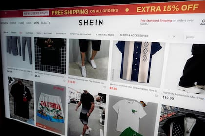 Shein fue valorada en casi US$100.000 millones en 2022, cuando se convirtió en el mayor minorista de moda online del mundo y su popularidad explotó entre los consumidores jóvenes