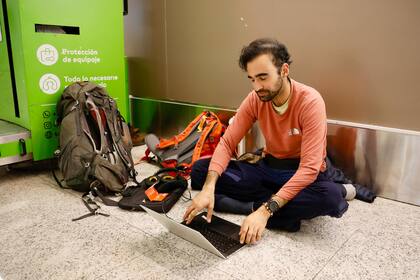 Shervin Abdolhamidi, otro de los afectados, es un turista de New York que viajaba a Ushuaia y quedó varado en Ezeiza