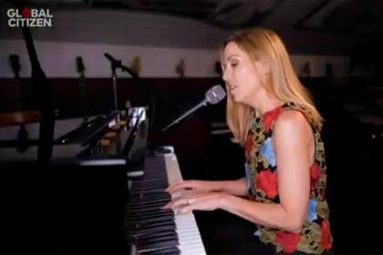 Sheryl Crow interpretó la canción "I shall believe"