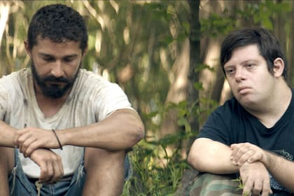 Shia LaBeouf y Zack Gottsagen en la pelìcula Peanut Butter Falcon