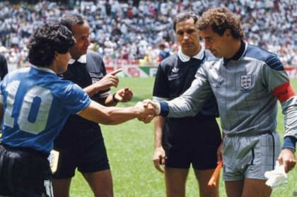En una entrevista reciente, Shilton declaró que no respeta Maradona como deportista porque nunca se disculpó