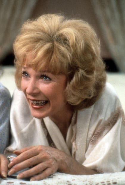Shirley MacLaine como Aurora Greenway