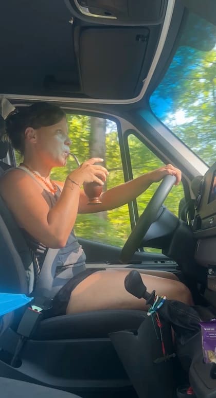 Shiru Lerner en su motorhome "La Zorra"