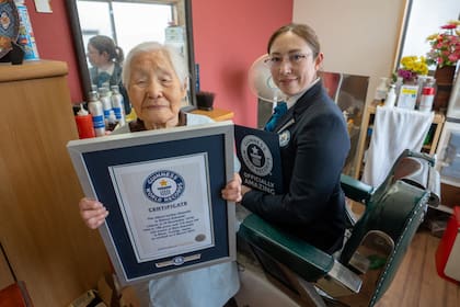 Shitsui Hakoishi se convirtió en la peluquera más longeva del mundo con 108 años de edad