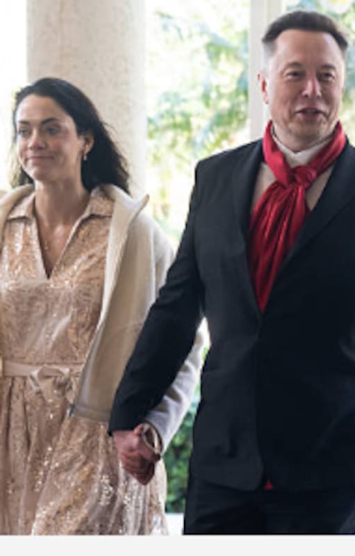 Shivon Zilis y Elon Musk, en una boda en Mar-a-Lago a principios de este año (Foto: Getty Images)
