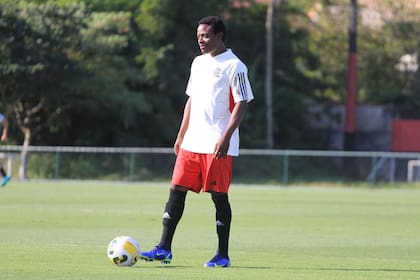 "Shola", una apuesta que llegó desde Africa para reforzar a Flamengo