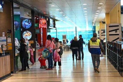 Shoppings, supermercados y otros locales no trabajan mañana por el Día del Empleado de Comercio