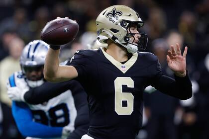 Shough y Smyth lideran a los Saints en victoria 20-17 sobre los Panthers