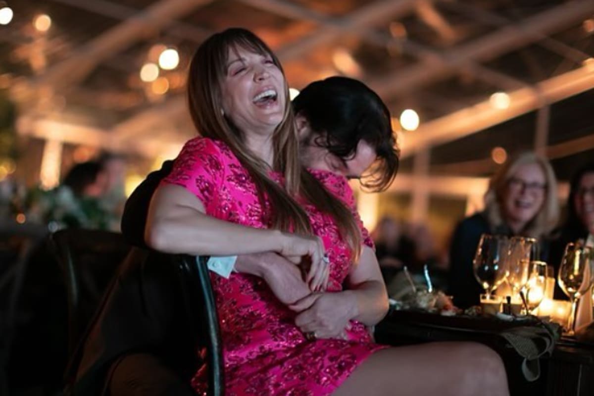 Show de drones, baile y una torta gigante: así fue el impresionante baby shower de Kaley Cuoco y Tom Pelphrey