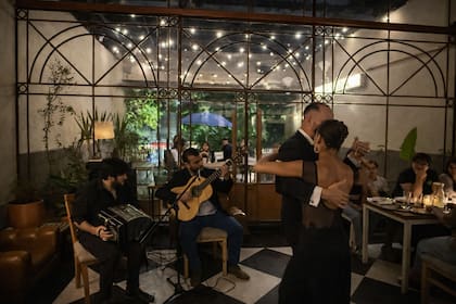 Show de tango en Cantina Recoleta