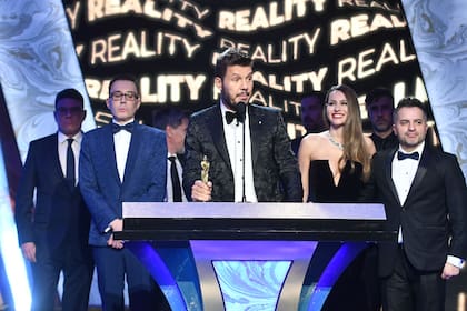 Marcelo Tinelli junto a tres de los miembros del jurado del "Bailando": Polino, De Brito y Pampita