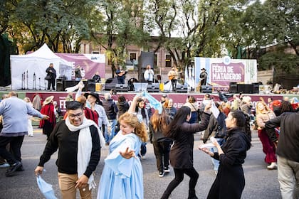 Shows musicales y danzas típicas en la Feria de Mataderos, todos los domingos desde hace 40 años