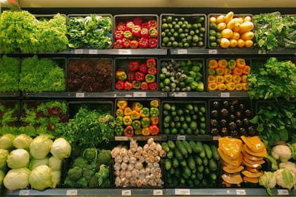 Si bien algunos productos subieron, otros bajaron en el supermercado en Estados Unidos (Crédito: Unsplash)