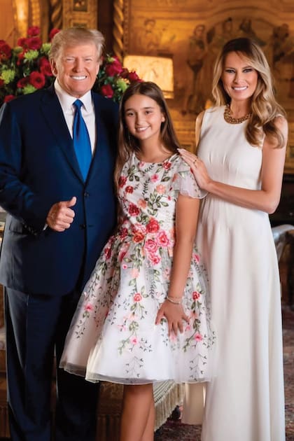 Si bien Donald Trump no pudo estar para el Bat Mitzvah de su nieta, sí pudo hacerlo para el festejo de su cumpleaños, celebrado unas semanas antes. Y lo hizo acompañado por su mujer, Melania.