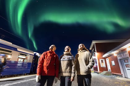 Si bien durante el otoño y la primavera europeos también pueden producirse las auroras boreales, será mucho más probable descubrirlas durante el invierno