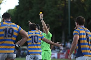 Si bien el nivel del arbitraje en el rugby local está bajo, eso no habilita lo que viene ocurriendo: una gran cantidad de gritos e insultos a los jueces, principalmente desde fuera de la cancha.